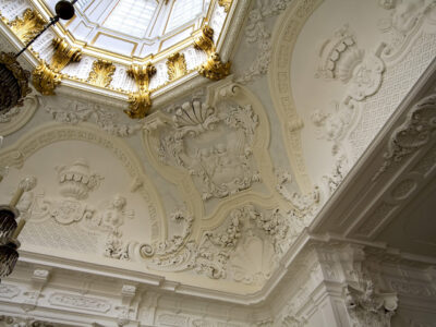 De grote salon op de verdieping.