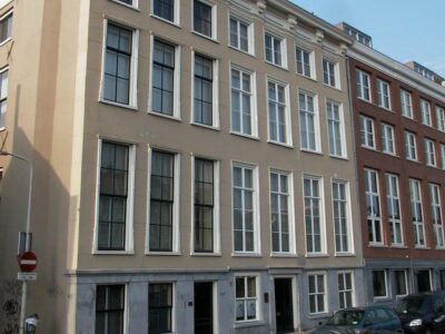 Sinds de belendende nieuwbouw is de nummering 