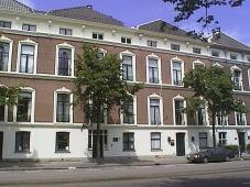 Javastraat 48 links op de afbeelding