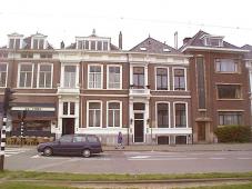 v.l.n.r. Koninginnegracht 74 (ged.); 75/75a; 76/76a en 77 (ged.)