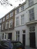 nr. 123 is rechts van het midden (witte gevel)