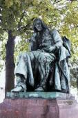 Spinoza monument