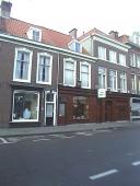 voorgevel nr. 50 in het midden van de afbeelding