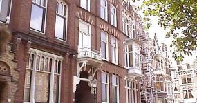 nrs. 50/51 in het midden van de afbeelding