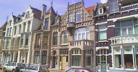 middelste pand is v.l.n.r. Laan van Meerdervoort 231 en 229