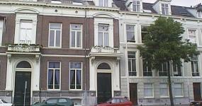 Javastraat 32 t/m 32g in het midden van de foto