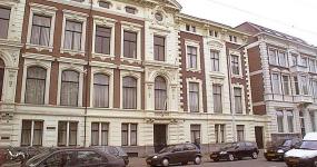 v.l.n.r. Koninginnegracht 58 en voormalig nr. 59