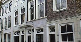 nr. 126/126a in het midden van de afbeelding